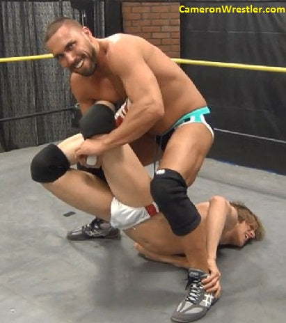 Lon DuMont vs. Flash LaCash (Gut Bash)