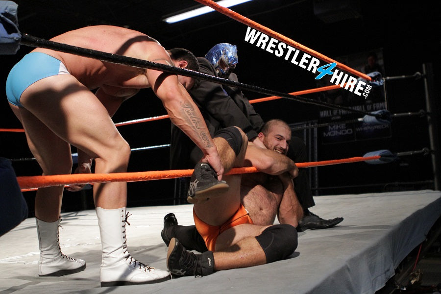 Joey Nux & Max Quivers vs. Guido Genatto (Muscle4Hire)