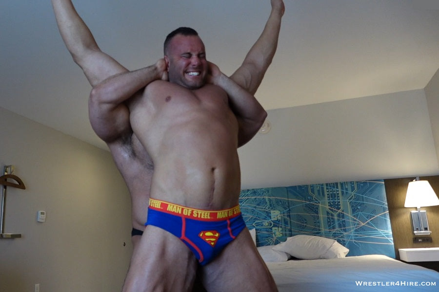 Mark Muscle vs. Zach Altovito (Hotel)