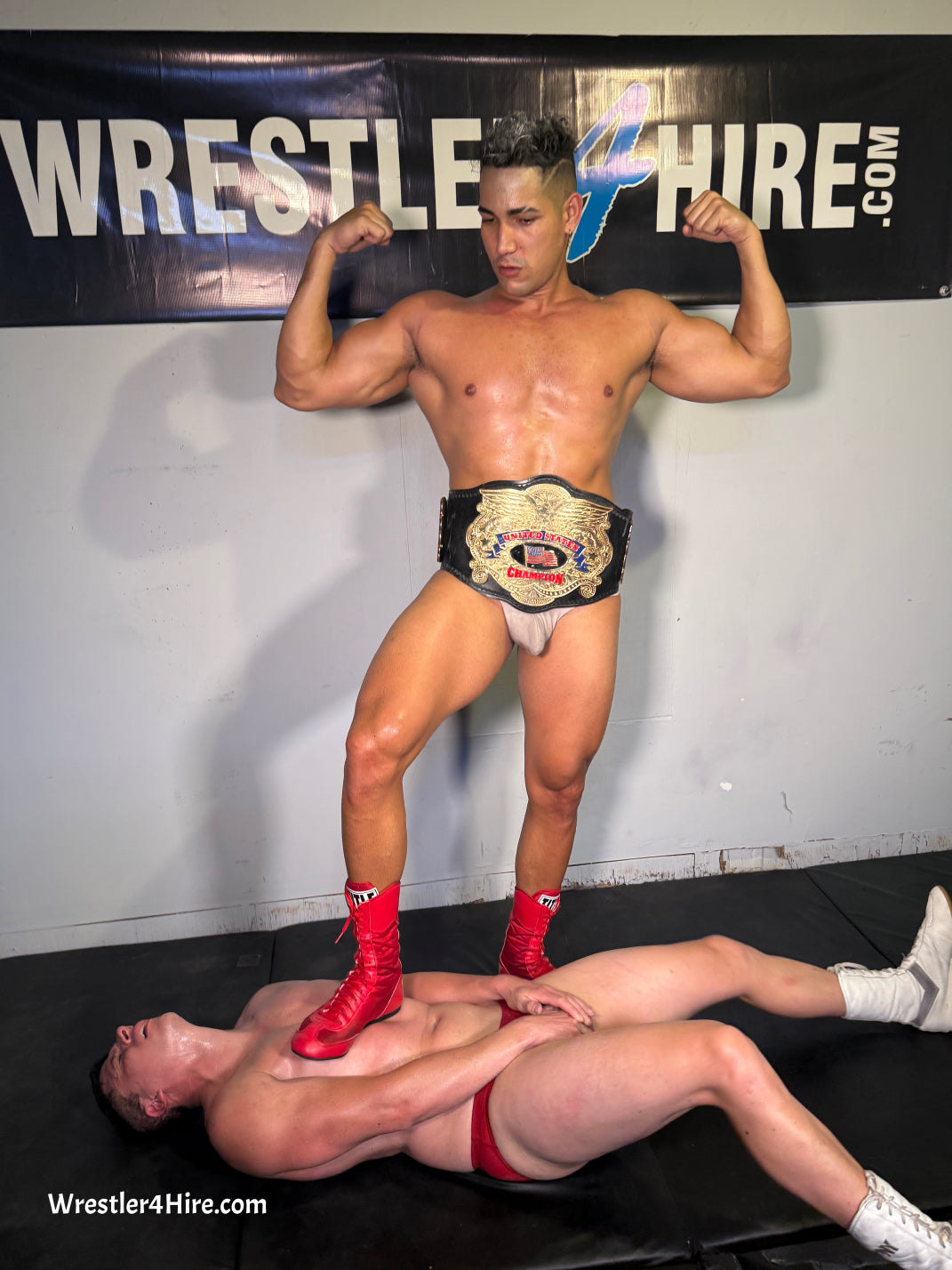 ALL-AMERICAN CHAMPION vs. LATINO JOCK: Alberto vs. Max Ryder.