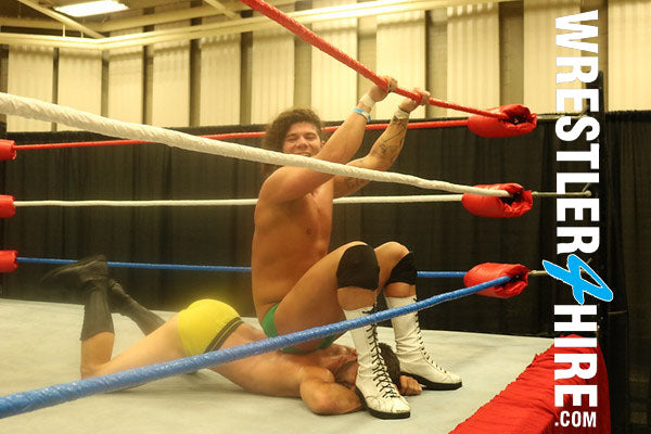 Zach Reno vs. Ace Owens